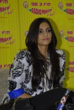 Sonam Kapoor on the sets of Radio Mirchi in Parel, Mumbai on 21st Dec 2011 (19).JPG